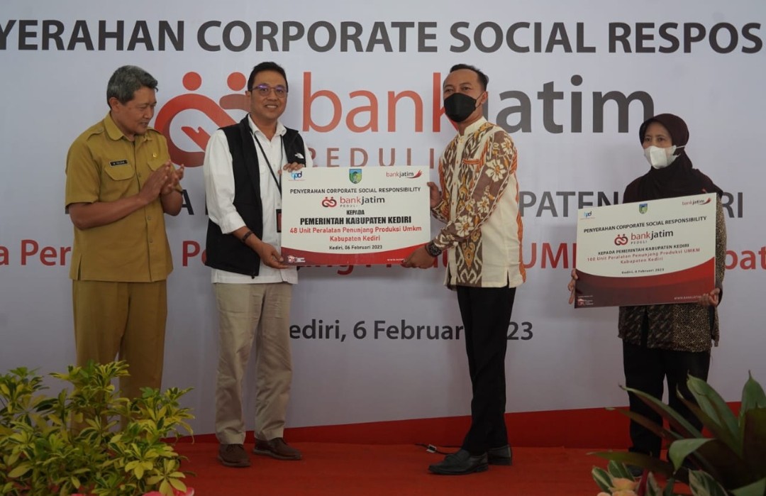Support UMKM Kabupaten Kediri, Bank Jatim Serahkan CSR kepada Pemkab Kediri